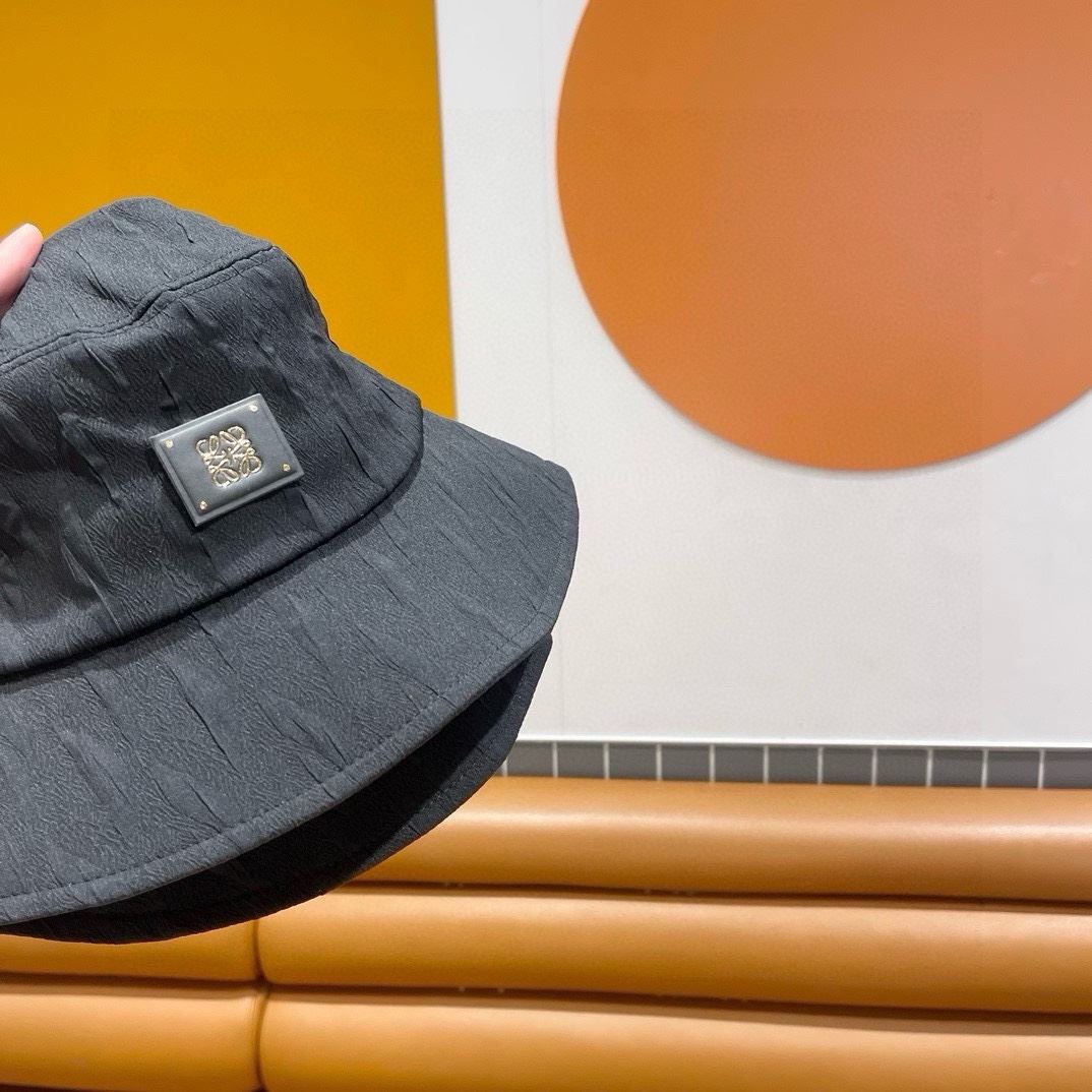 Loewe Caps